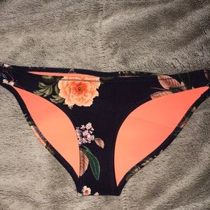 Triangl Delilah -Fiore Nero Bikini Bottom -Regular